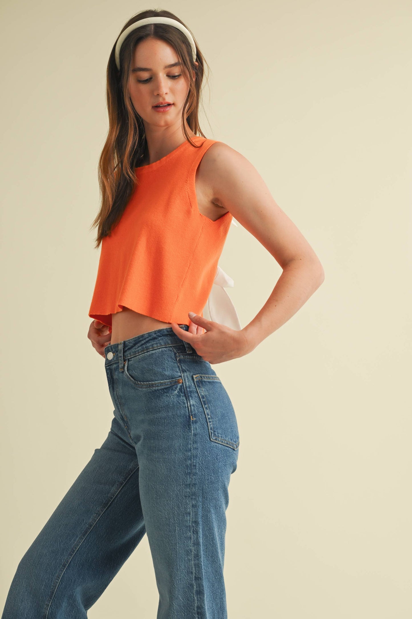 BACK BOW TIE SLEEVELESS TOP