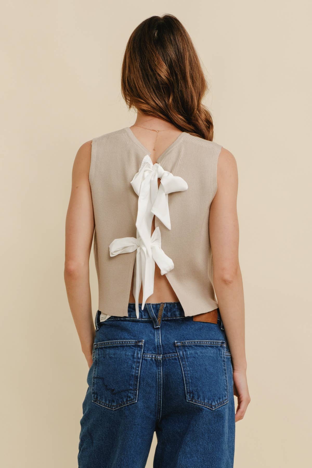 BACK BOW TIE SLEEVELESS TOP