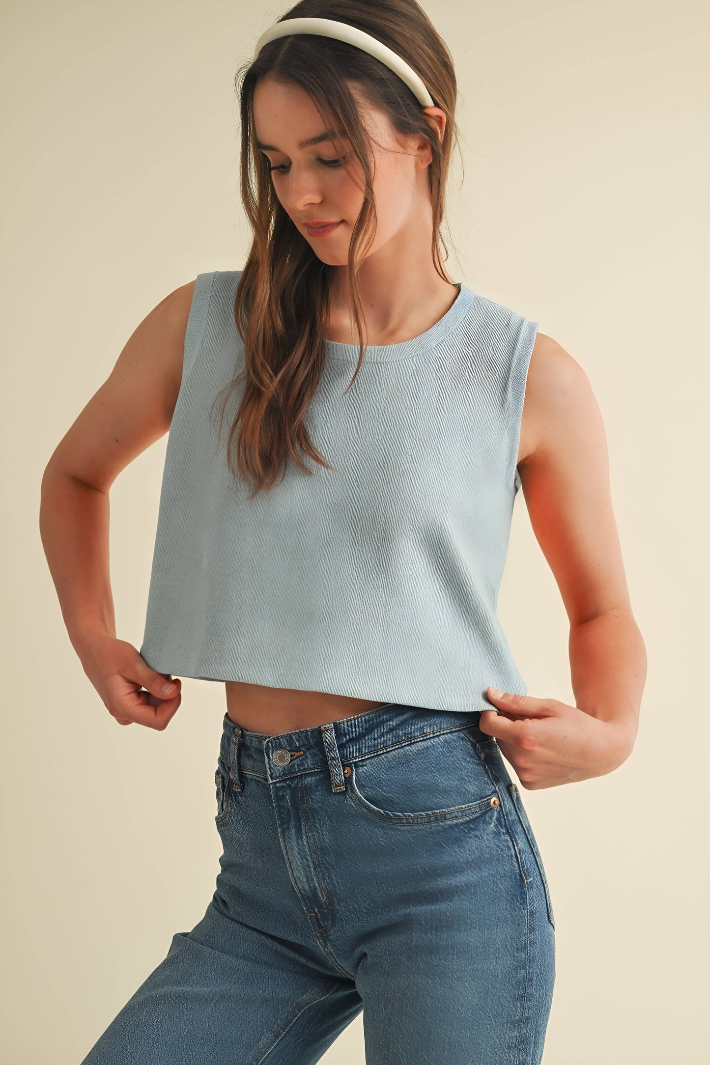 BACK BOW TIE SLEEVELESS TOP