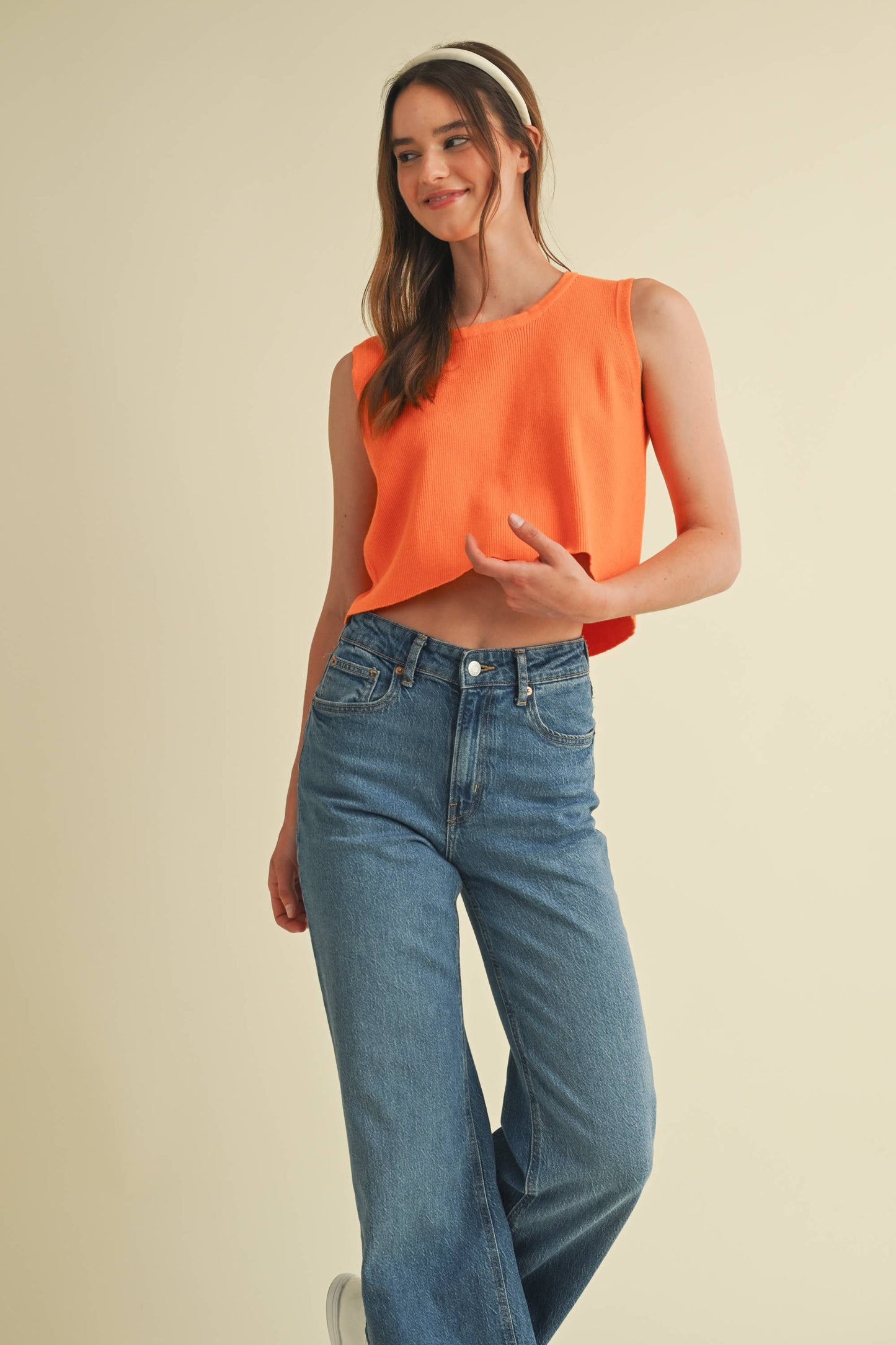 BACK BOW TIE SLEEVELESS TOP