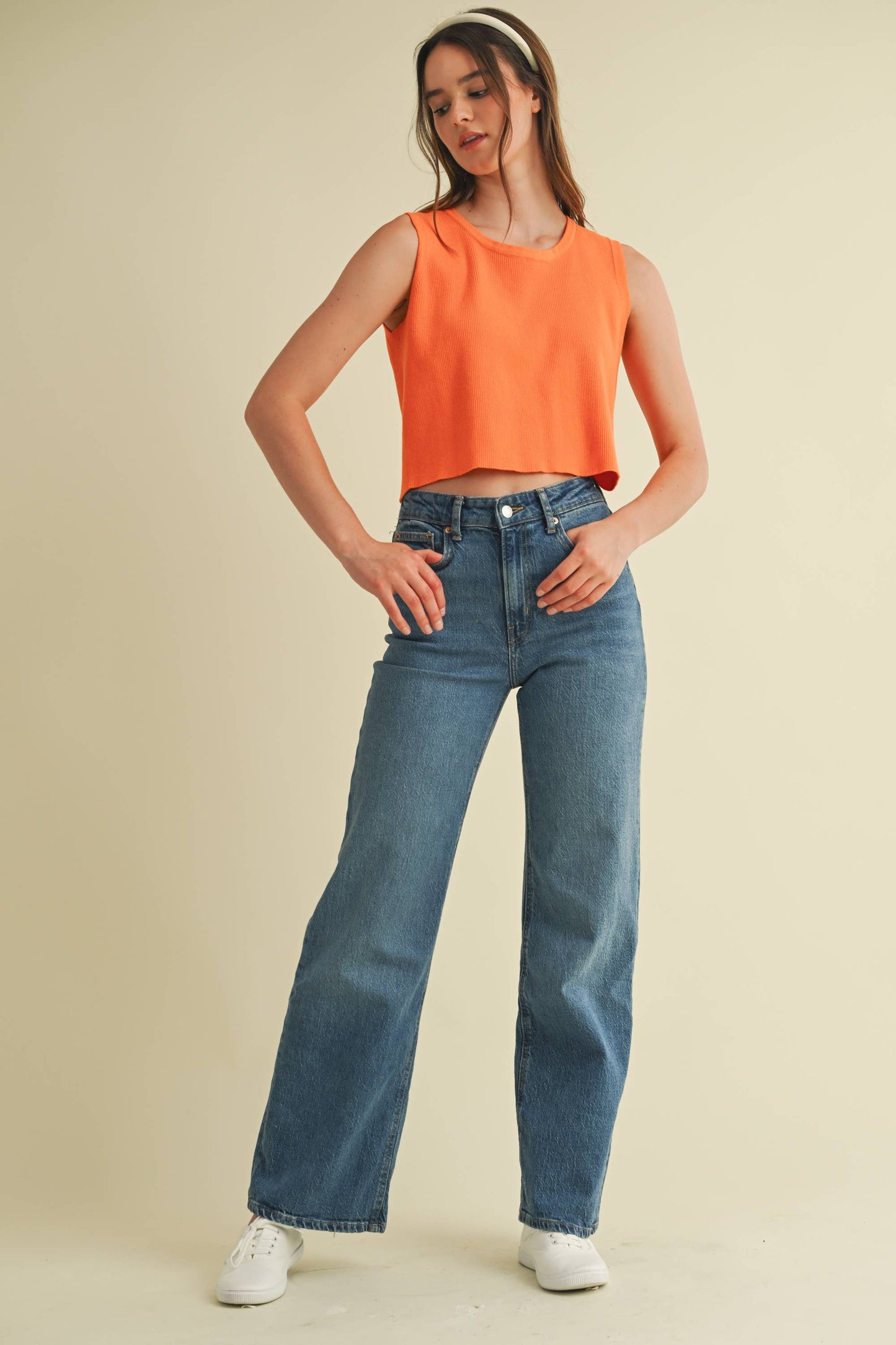 BACK BOW TIE SLEEVELESS TOP