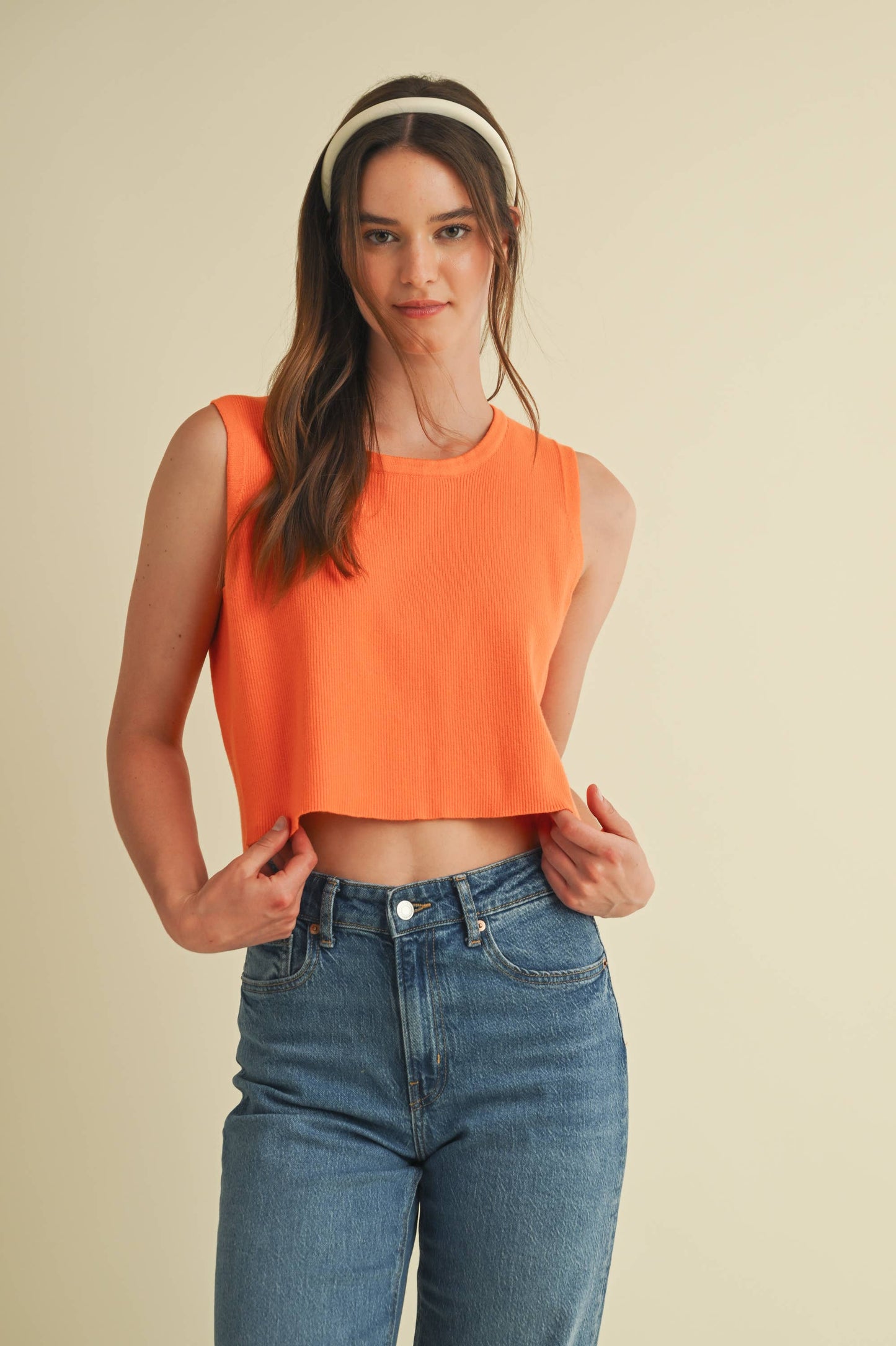 BACK BOW TIE SLEEVELESS TOP